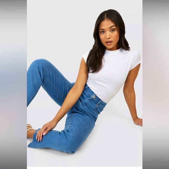 BOOHOO Petite High Waist Mom Jeans Basic 5 Pocket Denim Pants NWT - Picture 4 of 10